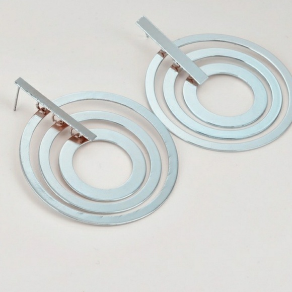 ❤ 4/$15❤ Silver Multi Ring Earrings - Picture 2 of 2